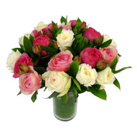 Best Bhaidooj Flower of Pink White Roses in Vase 24 Flowers in Mumbai