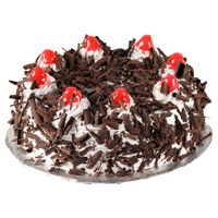 12 Red Roses Bouquet with 1/2 Kg Eggless Black Forest Cakes in Mumbai on Rakhi