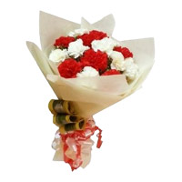 Send Friendship Day Flowers of Red and White Carnation Bouquet 12 Flowers to Mumbai