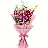 Christmas Gifts Delivery in Mumbai made up of 10 Pcs Ferrero Rocher 10 Red White Roses Bouquet in Thane