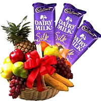 Place Order to Send New Year Gifts to Mumbai having 2 Kg Fresh Fruits Basket with 3 Dairy Milk Silk Chocolate in Mumbai.