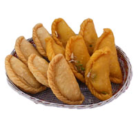 New Year Sweets with Gifts in Mumbai together with 1 kg Gujiya Sweets in Mumbai