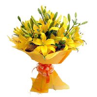 Christmas Flower Bouquet Delivery in Mumbai consist of Yellow Lily Bouquet 12 Flowers in Mumbai