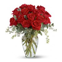 Order Red Roses in Vase 18 Flowers in Mumbai Online, Send Flowers for Friendship Day to Mumbai