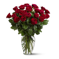 Christmas Flowers Delivery in Mumbai to Deliver Red Roses in Vase 30 Flowers to Nagpur
