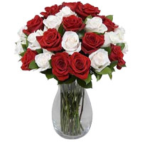 Online Rakhi Delivery with Red White Roses Vase 24 Flowers in Mumbai