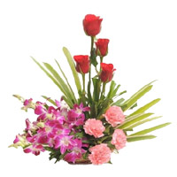 Same Day Delivery of Christmas Flowers in Mumbai consist of Orchids, Roses, Carnation Basket 12 Flowers to Pune