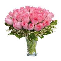 Best Christmas Flowers in Mumbai including Pink Roses in Vase of 50 Flowers to Akola