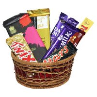 New Year Gifts Delivery in Mumbai that includes Delight Hamper Chocolate to Akola