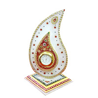 Christmas Gifts to Mumbai consisting Trophy Clock in Marble