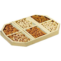 Order New Year Gifts to Mumbai having 3 Kg Fancy Dry Fruits in Mumbai.