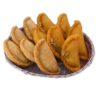 Order Online for Diwali Gifts in Mumbai of 1 kg Gujiya