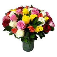 Deliver Rakhi Online Mixed Roses Vase 30 Flowers in Mumbai