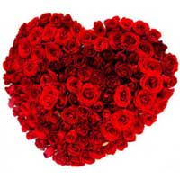 Online Delivery of Red Roses Heart Arrangement 200 Flowers to Mumbai on Rakhi