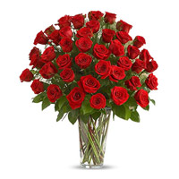 Bhaidooj Flowers Delivery in Mumbai Red Roses in Vase 75 Flowers in Mumbai
