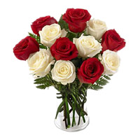 Send Red White Roses in Vase 12 Flowers in Mumbai on Rakhi