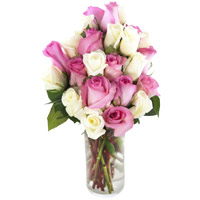 Bhaidooj Flowers Online of White Pink Roses Vase 25 Flowers to Mumbai India